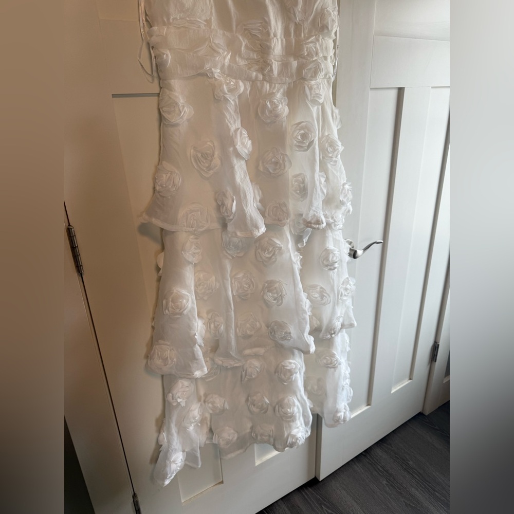Lulus Exceptional Entrance White Sleeveless Tiered Rosette Midi Dress large - Picture 4 of 16